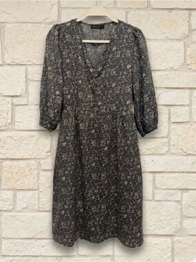 NWOT!! Mikarose Blue Floral V-Neck Midi Dress